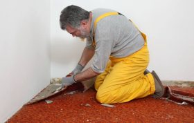 پاک کردن چسب از روی فرش